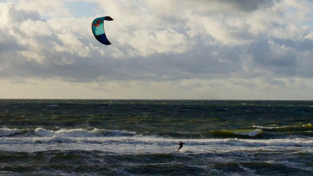 Stormy Baltic Sea Kite Surfing - Sztorm na Bałtyku - kitesurfing